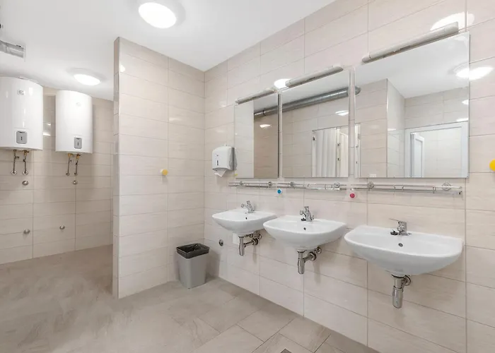 Shared In - Bunk Bed Хостел *